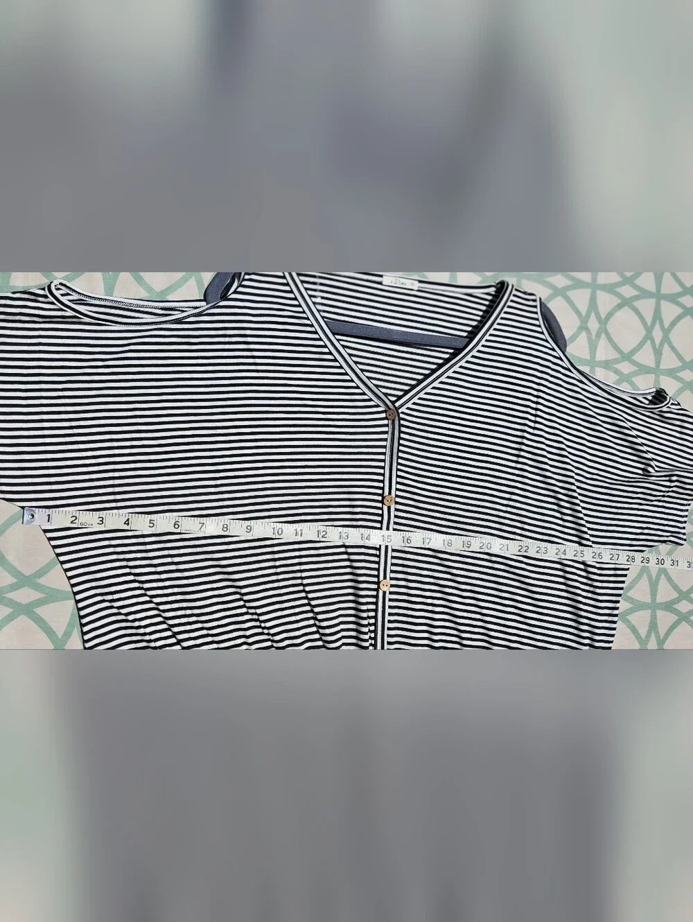 e.Luna Cold-Shoulder Tie Hem Striped Top in Five Colors Size 3X - Picture 13 of 14